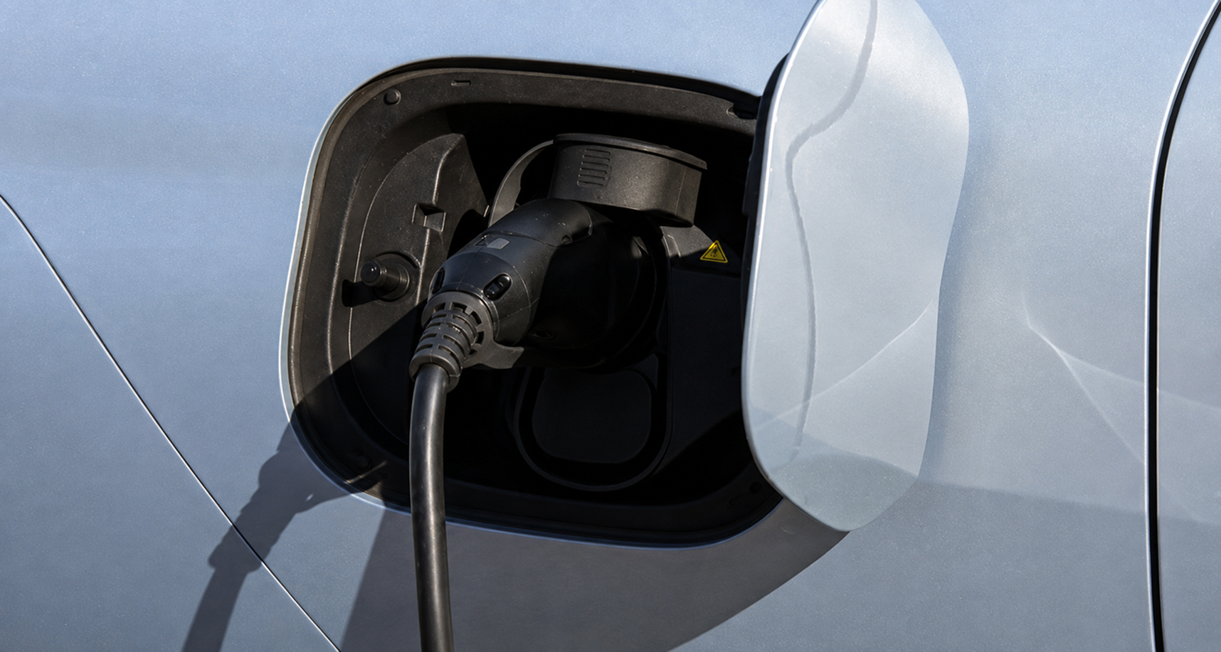 Hitro polnjenje: od 30 do 80 % v samo 20 minutah (70 kW DC)&nbsp;